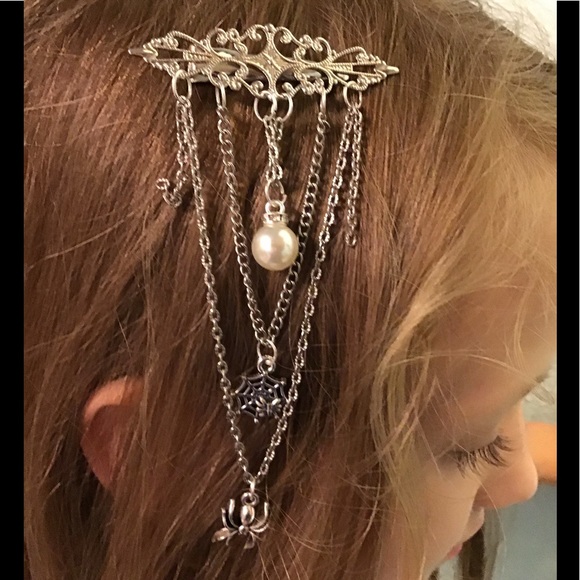 Silver hair clip spider and web Halloween chains - Picture 3 of 15